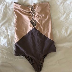 Acacia Paris One Piece